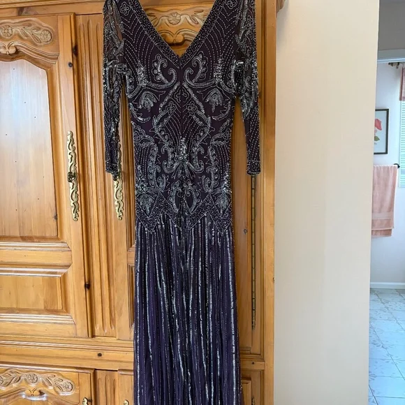Pisarro Nights 3/4 Sleeve Beaded V-Neck Eggplant Purple Gown Sz. 4 NWT - Picture 1 of 4